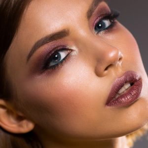 1542202563-woman-3096664_1920